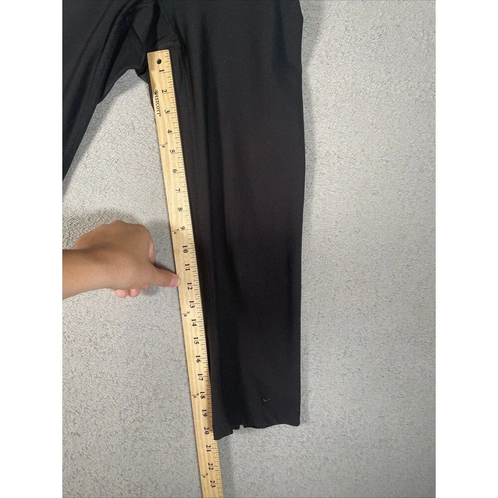 Women’s Nike‎ Capri Joggers Size Medium Dri Fit Black Pants Athleisure Work Out